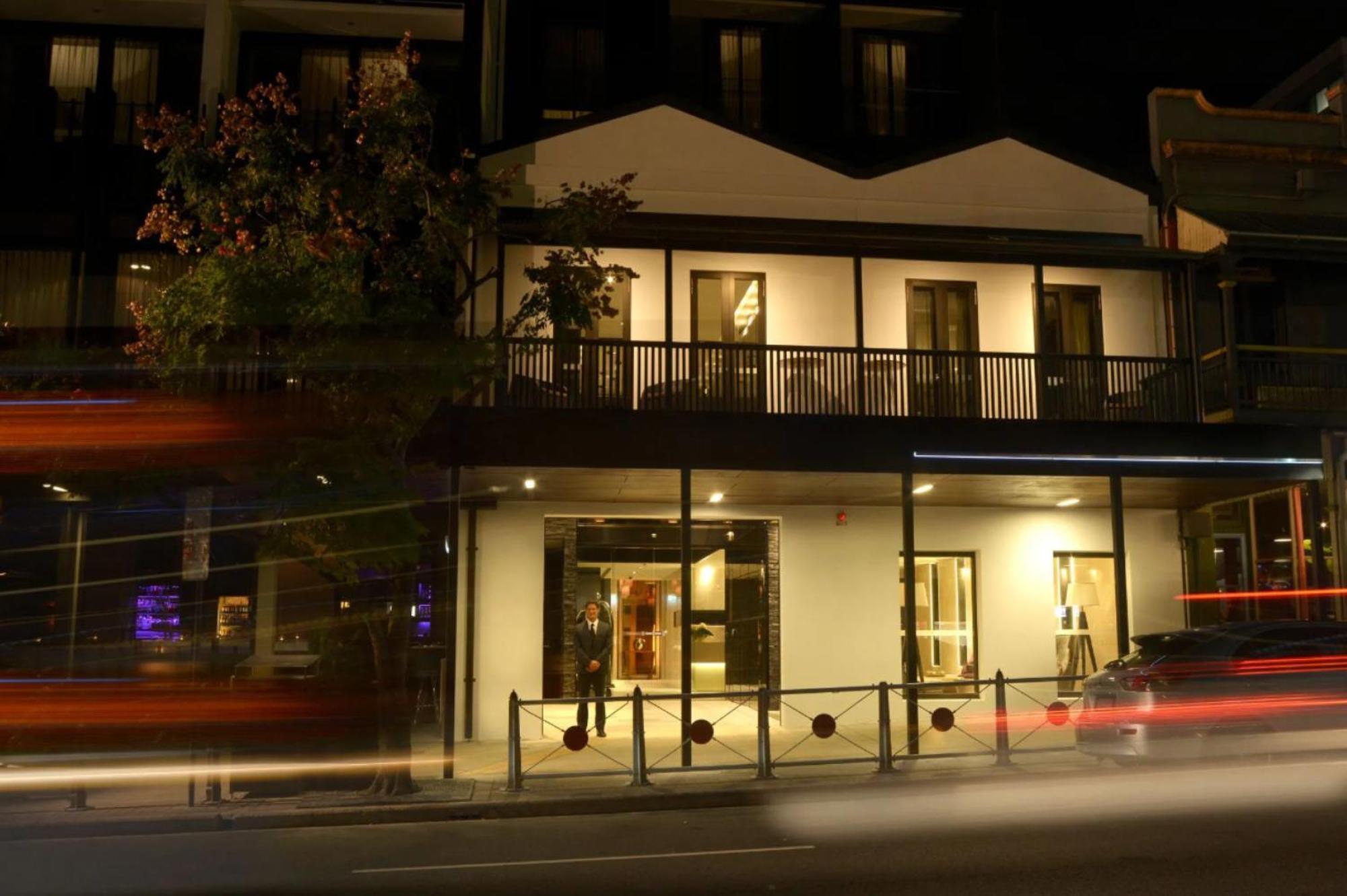 The Beetson Hotel Брисбен Экстерьер фото The hotel at night