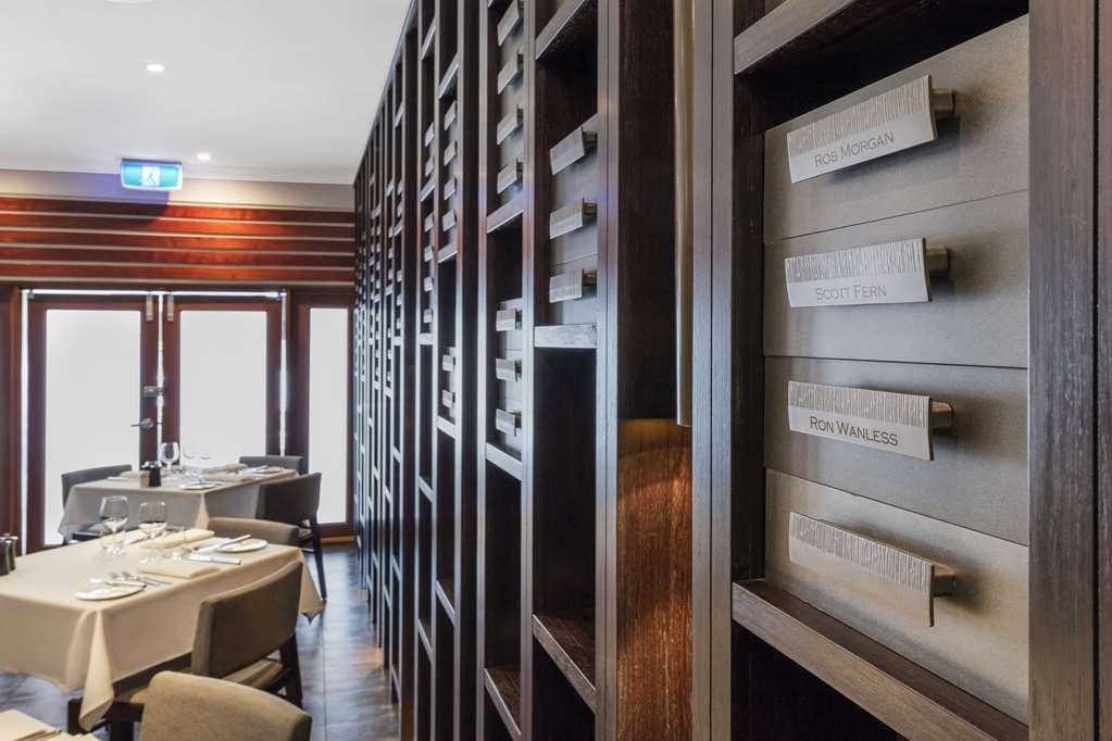 The Beetson Hotel Брисбен Ресторан фото Wine lockers at the restaurant